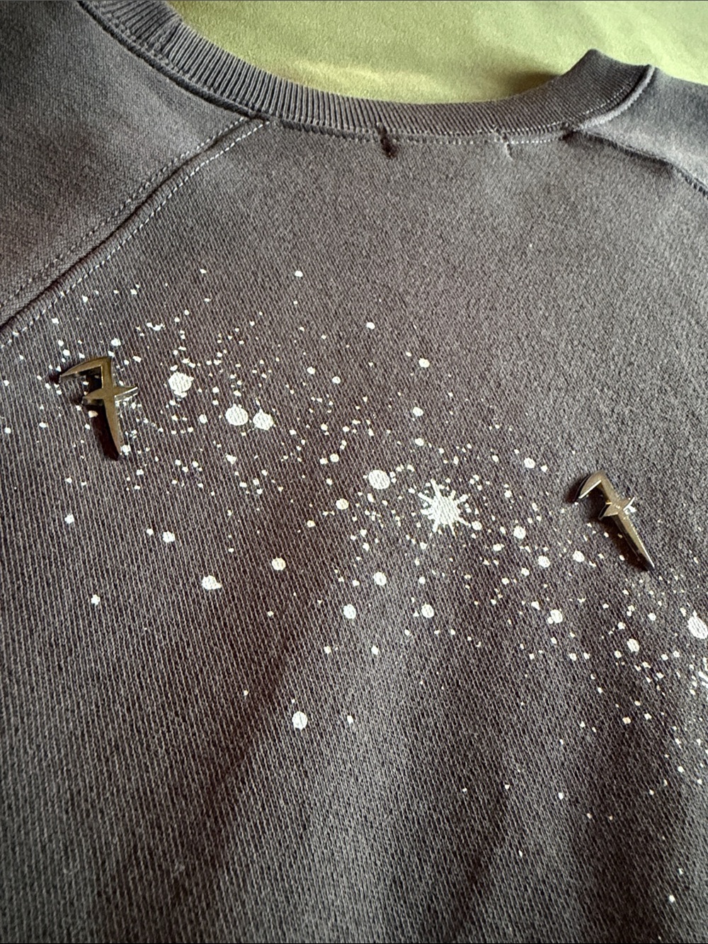 {BTS} Arirang Tour crew neck sweater pullover M + V’s Layover EP - Picture 9 of 12